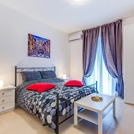 Christopher House Roma